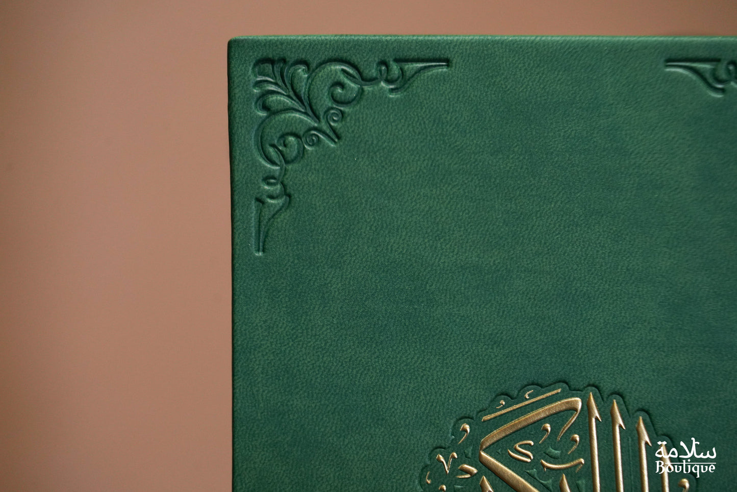 CORAN VERT ORNEMENT CREUX EN BORDURE - S