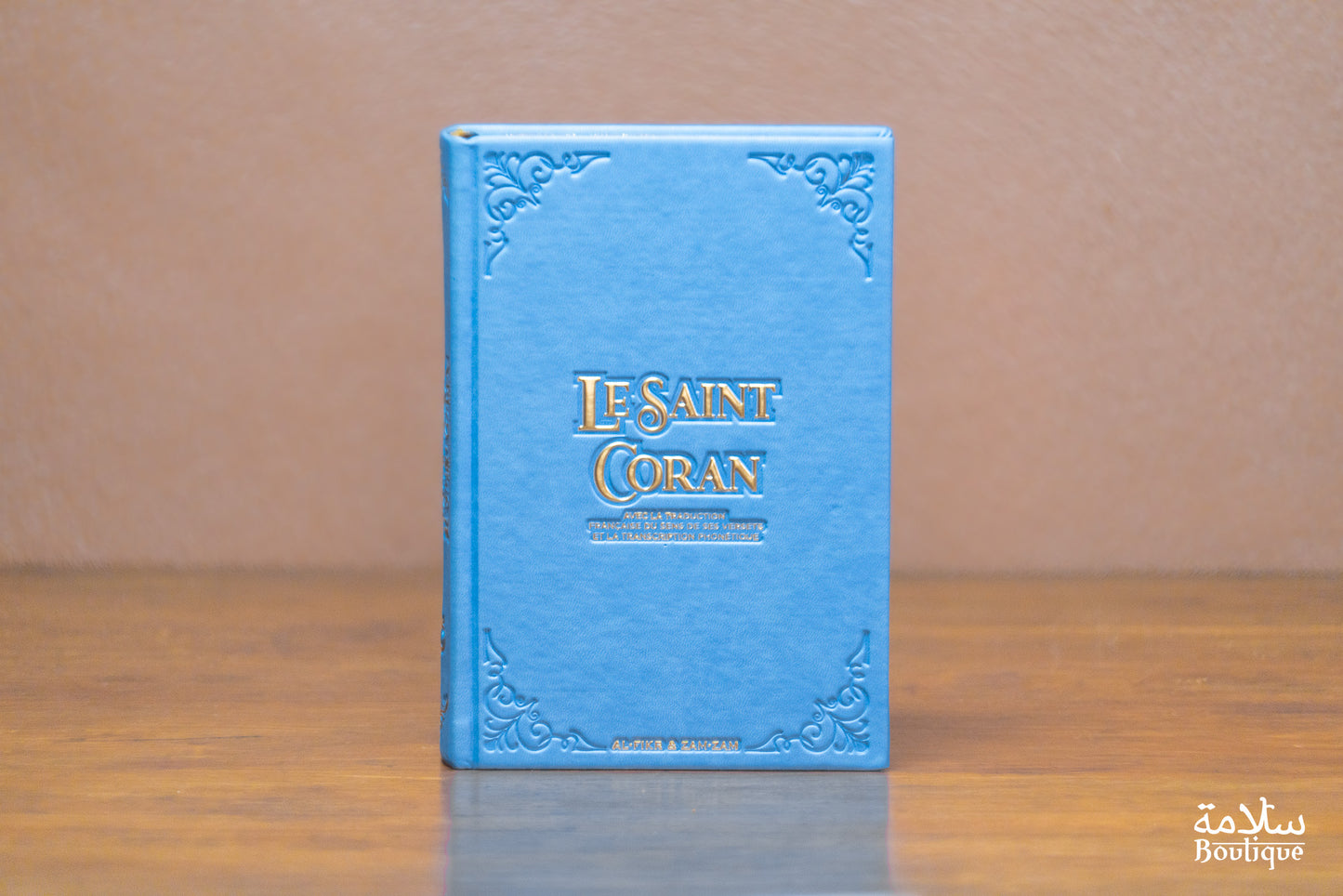 CORAN BLEU CLAIRE ORNEMENT CREUX EN BORDURE - S