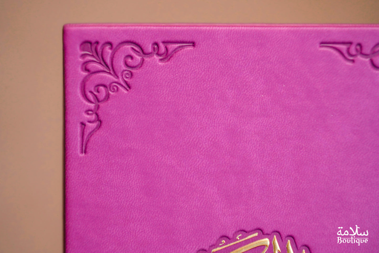 CORAN VIOLET ORNEMENT CREUX EN BORDURE - M