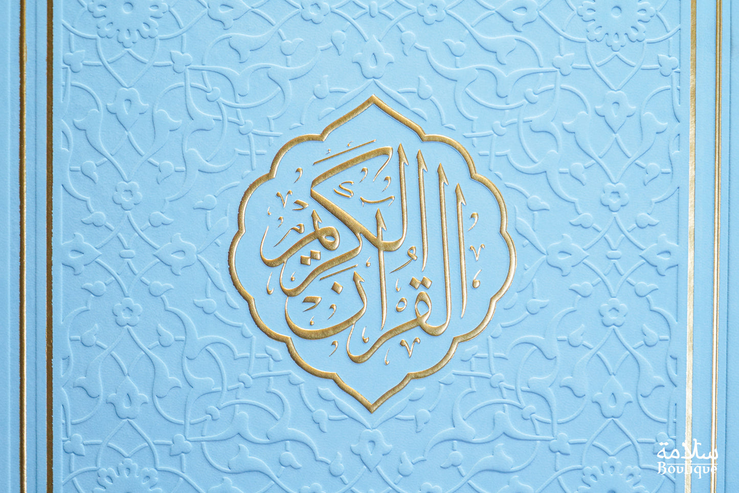 CORAN BLEU PASTEL ORNEMENT EN RELIEF  - L