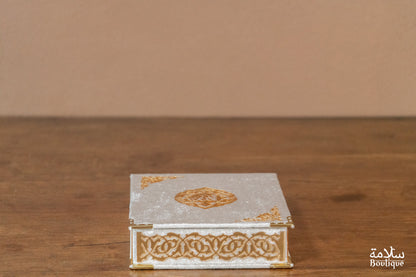 PETIT COFFRET CORAN ET CHAPELET BLANC CASSÉ