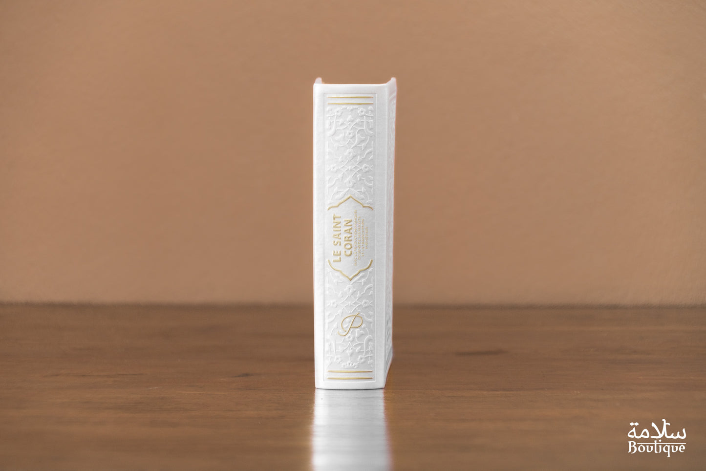 CORAN BLANC ORNEMENT EN RELIEF - S