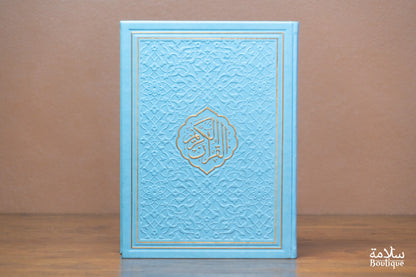 CORAN BLEU PASTEL ORNEMENT EN RELIEF  - L